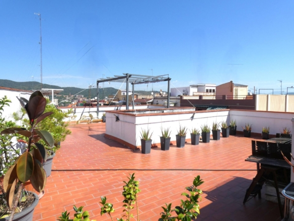 ESPECTACULAR ÁTICO A 3 VIENTOS CON 140 M² DE TERRAZAS PRIVADAS Y VISTAS A TODA BARCELONA
