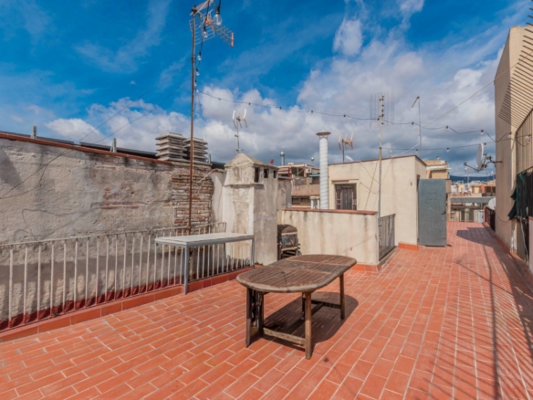 Exclusivo Estudio con terraza comunitaria (5 vecinos)  junto a La Rambla y La Boquería