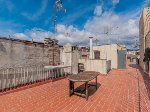 Exclusivo Estudio con terraza comunitaria (5 vecinos)  junto a La Rambla y La Boquería